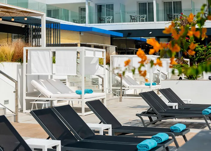 L'Azure Hotel 4* Sup